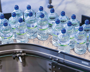 桶裝純凈水生產(chǎn)設(shè)備采用的全自動大桶灌裝機特點